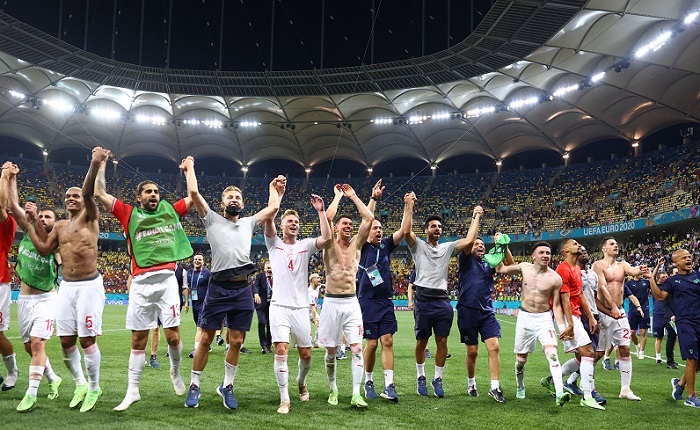 Bốn cặp tứ kết EURO 2020: Cú đấm và những bất ngờ xứng đáng