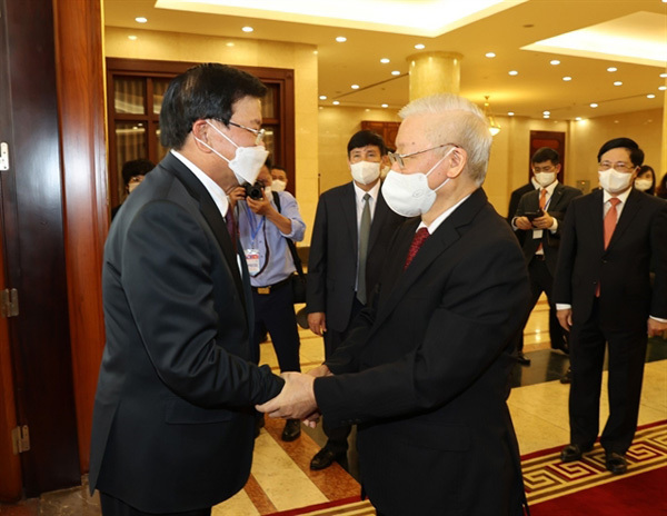 Top Vietnamese, Lao leaders witness signing of bilateral cooperation pacts