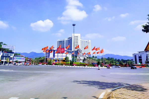 Định hướng XHCN trong kinh tế thị trường ở Việt Nam là gắn kinh tế với xã hội, thống nhất chính sách kinh tế với chính sách xã hội