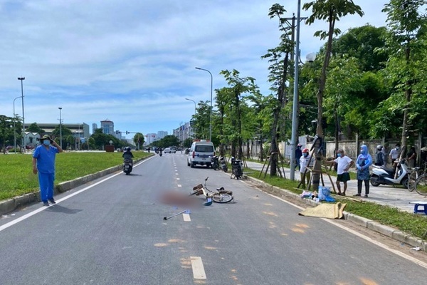 Bà cụ đi xe đạp tử vong bất thường trên đường Trịnh Văn Bô