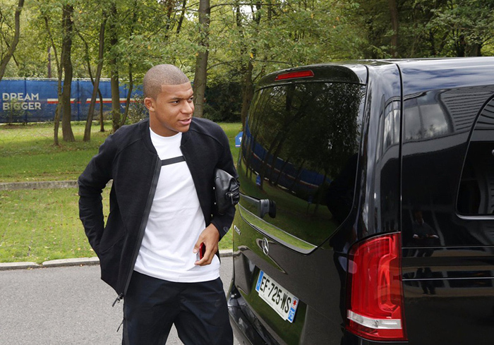 Dù chạy cực nhanh, Mbappe chỉ thích các mẫu xe 'chậm chạp'