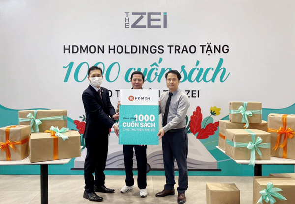 HDMon Holdings tặng hơn 1.000 cuốn sách cho thư viện dự án The Zei