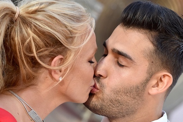Bạn trai kém 13 tuổi sẵn sàng cưới và có con với Britney Spears