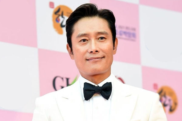 Lee Byung Hun làm MC ở LHP Cannes 2021