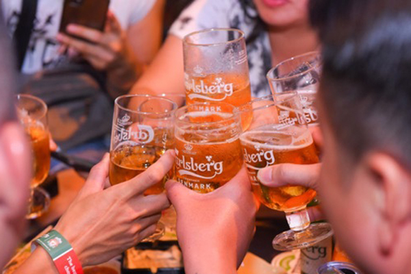 Nâng ly vì ‘cầu thủ thứ 12’, truyền lửa tri ân fan bóng đá