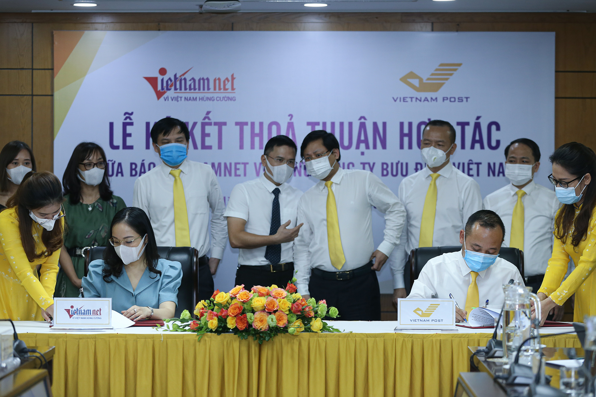 Vietnam Post làm tổng đại lý thu phí chuyên trang VietNamNet Premium