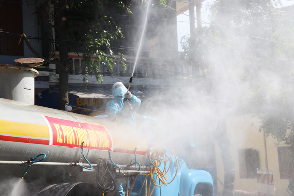 Phú Yên có 8 ca nhiễm, Quân khu V phun khử khuẩn diện rộng