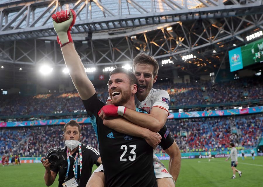 Thắng luân lưu nghẹt thở, Tây Ban Nha vào bán kết EURO