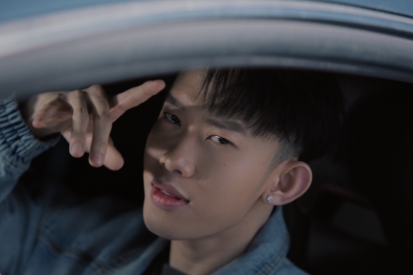 Sơn Tùng M-TP xuất hiện trong MV mới của Kay Trần