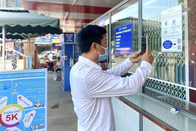 Bà Rịa – Vũng Tàu: Ra quân hỗ trợ cài đặt ứng dụng truy vết Covid-19