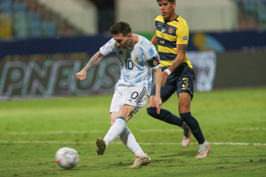 Siêu Messi đưa Argentina vào bán kết Copa America
