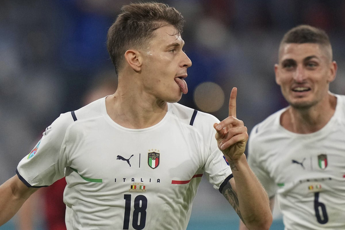 MU tăng tốc ký Declan Rice, Liverpool mua Barella