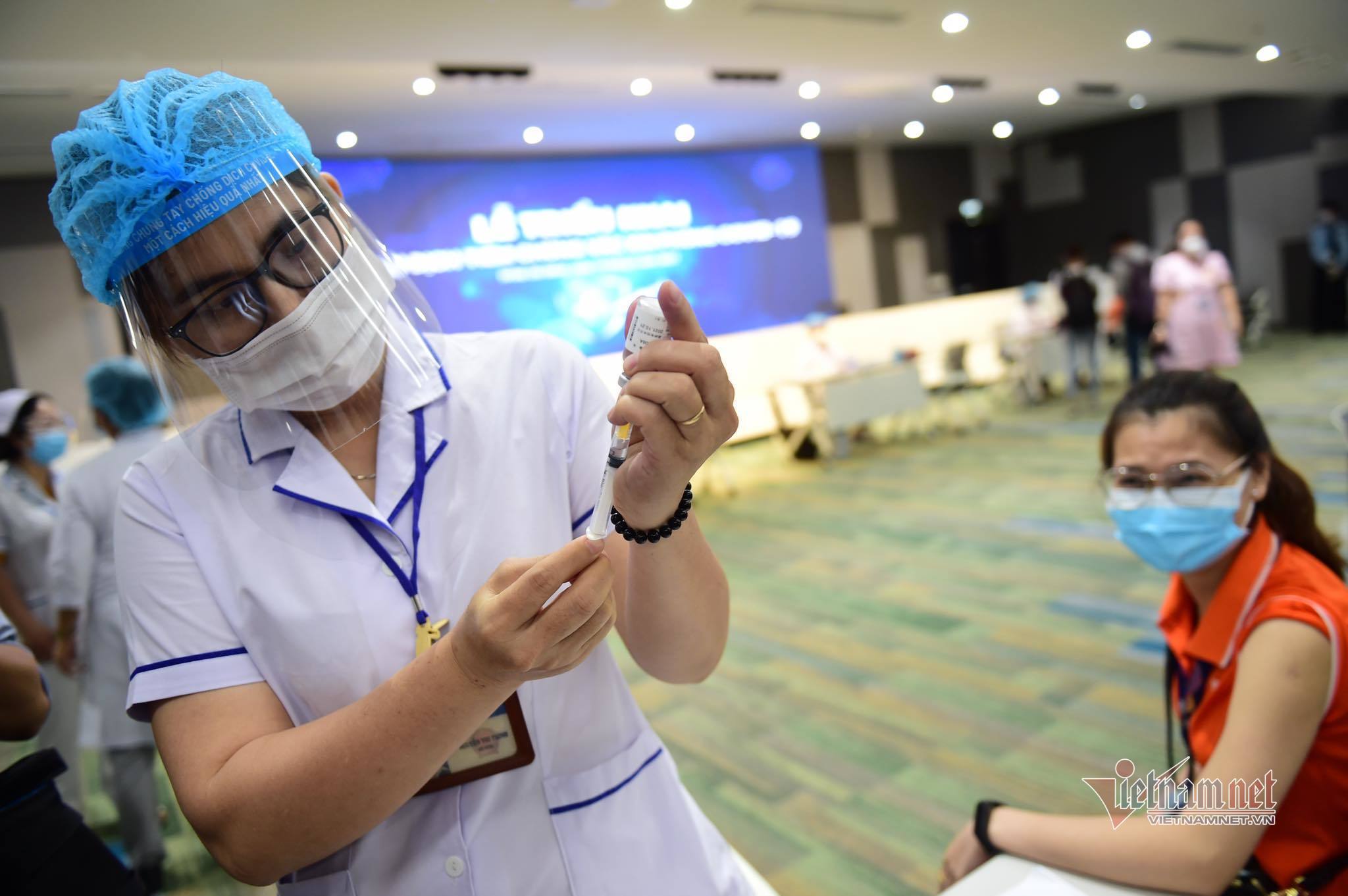 TP. Hồ Chí Minh ứng dụng công nghệ, mời người dân tiêm ngừa Covid-19 qua Zalo