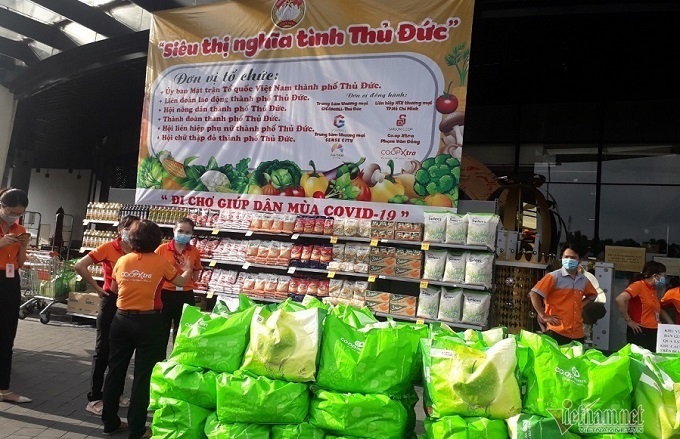 Doanh nghiệp đồng hành, người dân chung tay trong dịch bệnh