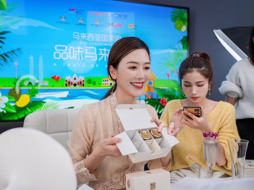 Trung Quốc sắp cấm người livestream xoá bình luận