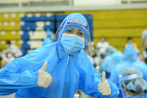 H'Hen Niê: 'Sài Gòn đang đau bệnh, lo lắng nên tôi không thể rời bỏ'