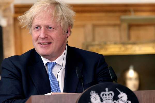 Thủ tướng Anh khuyên người dân 'học cách sống chung' với virus corona