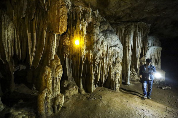 Discovering the magnificent beauty of Chua Ta Cave