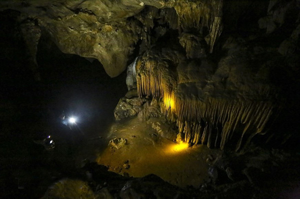 Discovering the magnificent beauty of Chua Ta Cave