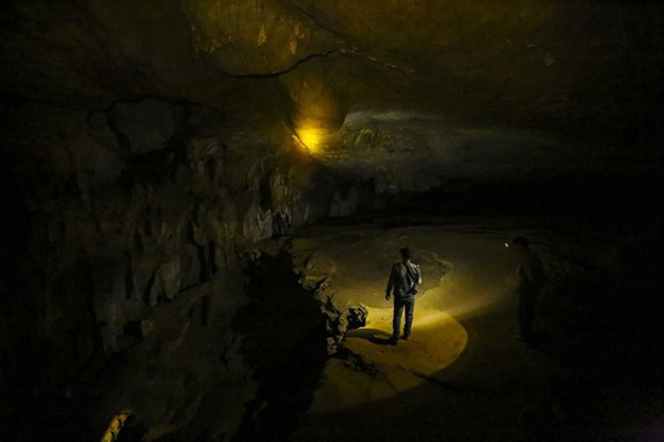 Discovering the magnificent beauty of Chua Ta Cave