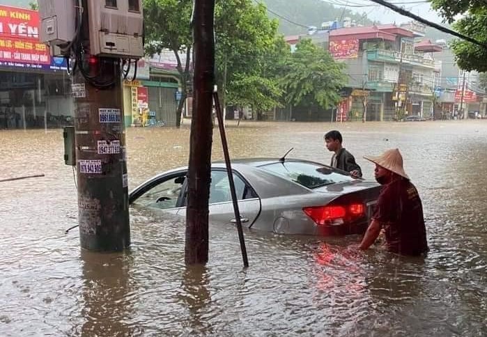 Lao Cai city submerged after heavy rain