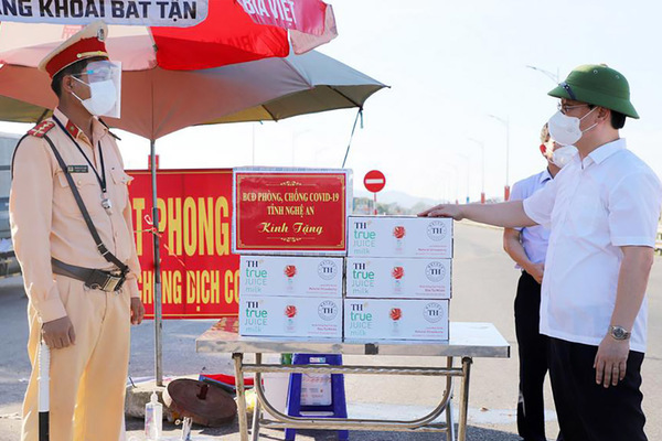 Chủ tịch Nghệ An chỉ đạo TP Vinh ‘không cứng nhắc trong chống dịch’