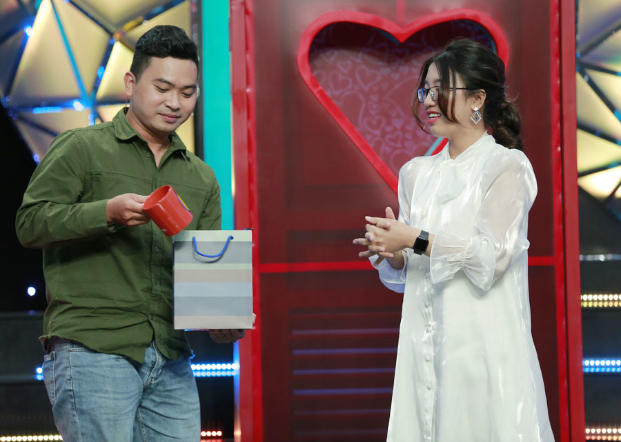 Quản lý quán bar 'lật kèo' hẹn hò, dù trước đó hết lời khen bạn gái