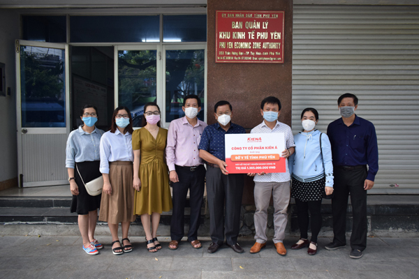 Kiến Á tặng tỉnh Phú Yên máy hỗ trợ xét nghiệm nhanh Covid-19