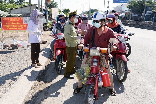 Nhiều tỉnh miền Tây quy định phải xét nghiệm âm tính nCoV mới được vào tỉnh