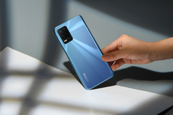 Trải nghiệm 'siêu tốc' với realme 8 5G