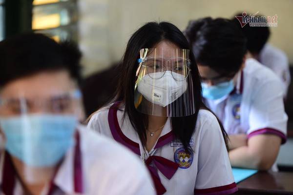 Gần 1 triệu sĩ tử đến trường thi trong 'vòng vây' Covid-19
