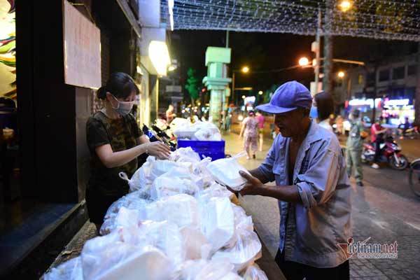 GDP tăng trưởng trong cơn bĩ cực dịch bệnh