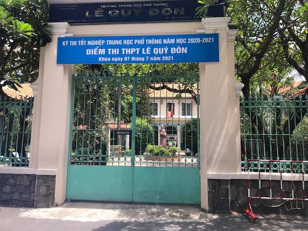 Một thí sinh ở TP.HCM ngất xỉu, test nhanh dương tính nCoV