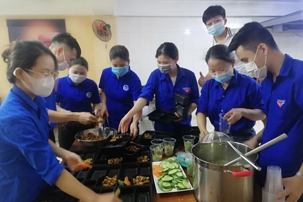 Hơn 1.000 thanh niên tình nguyện tiếp sức cho thí sinh xa nhà ở Hà Tĩnh