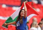 Fan nữ Italy đẹp hút hồn trên khán đài sân Wembley