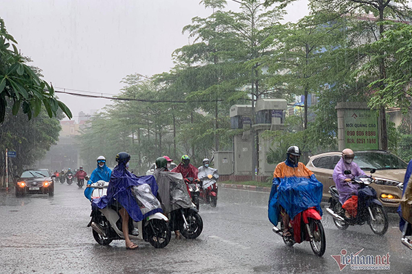 Nhiều tỉnh cấm biển, Bắc Bộ và Bắc Trung Bộ mưa lớn tới 300mm