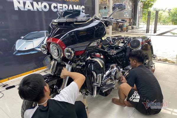 Bỏ tiền triệu rửa xe máy, thú chơi xa xỉ của dân chơi xe Hà Nội mùa dịch