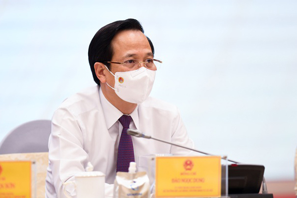 Bộ trưởng, chuyên viên 'vừa chạy vừa xếp hàng' đưa gói hỗ trợ 26 nghìn tỷ đến tay dân