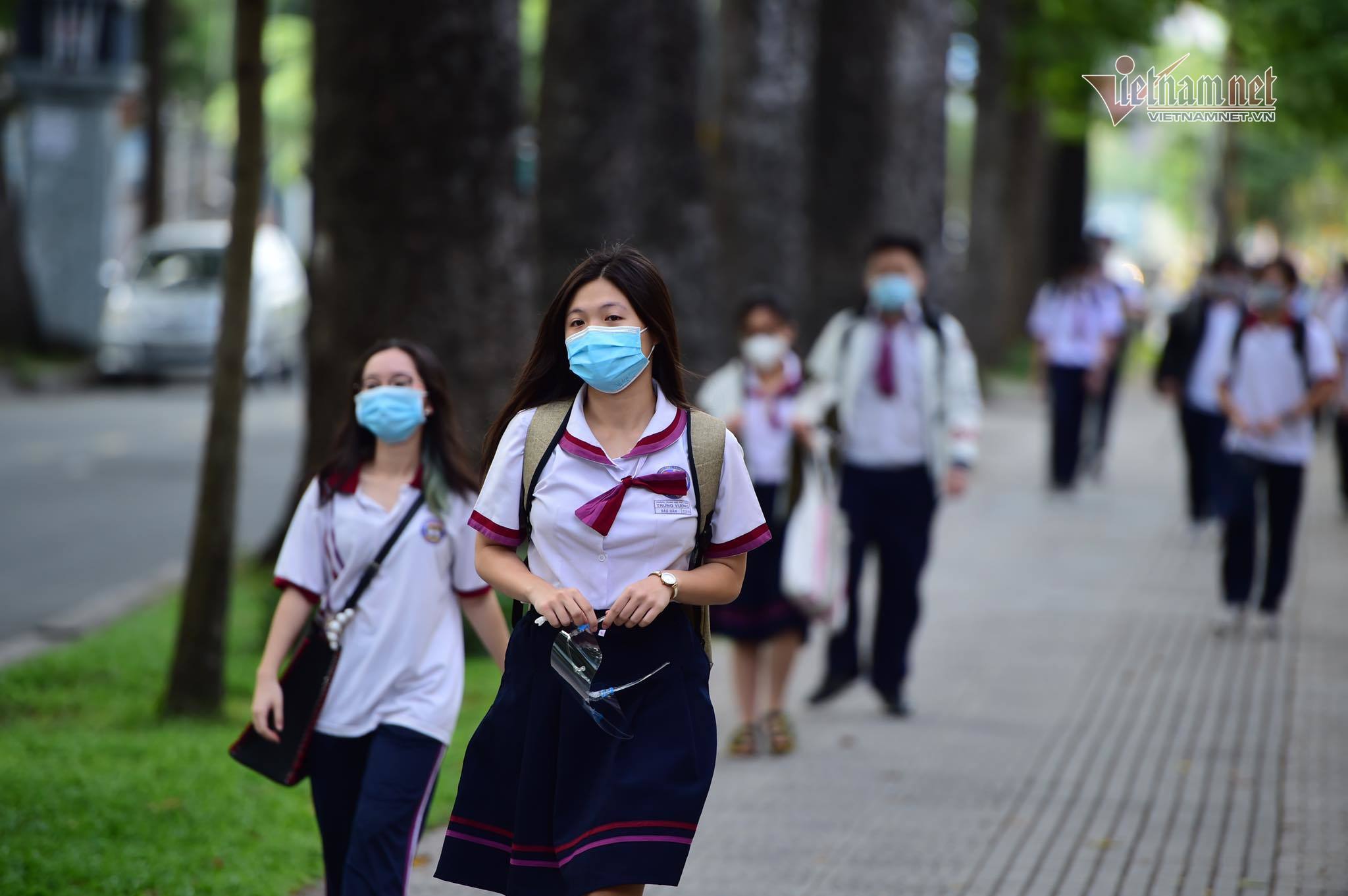 Nhật kí xúc động về mùa thi tốt nghiệp của phụ huynh ở Sài Gòn