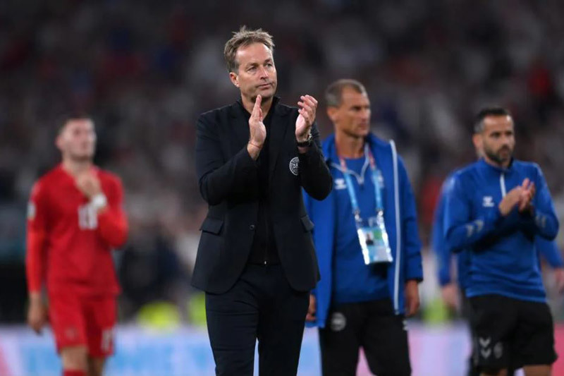 HLV Đan Mạch nổi giận vì Anh được phạt đền