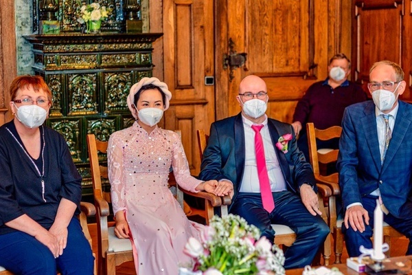Đám cưới của cô dâu Việt và chồng Đức chỉ có 4 khách mời