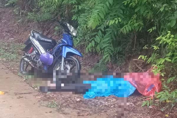 Người đàn ông tử vong cạnh xe máy bên vệ đường ở Hà Tĩnh