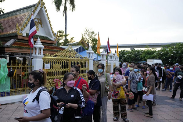 Sóng thần Covid-19 càn quét châu Á, hàng loạt nước áp phong tỏa