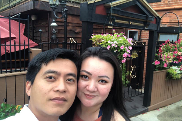 Xuân Mai 'Con cò bé bé' lộ diện mũm mĩm bên chồng