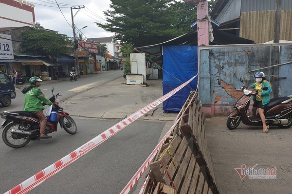 TP.HCM lập chốt khắp ngả đường, kiểm soát chặt người ra khỏi nhà