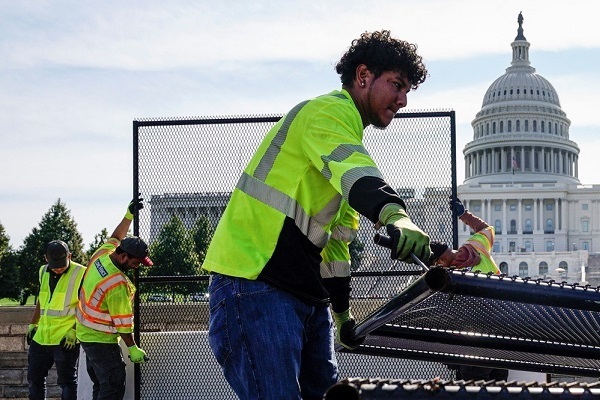 Mỹ bất ngờ dỡ bỏ hàng rào bao quanh tòa nhà quốc hội