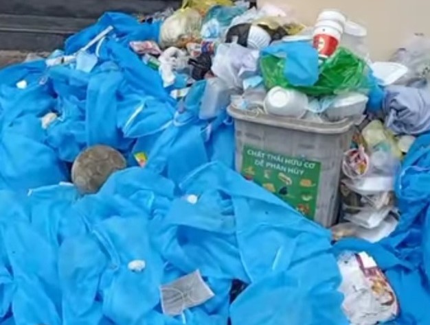 TPHCM: Rác thải khu cách ly chất đống, Sở Tài nguyên Môi trường nói gì?