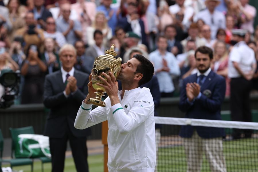 Djokovic cân bằng kỷ lục 20 danh hiệu Grand Slam của Federer, Nadal