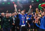Cầu thủ Italy quẩy tưng bừng trong phòng thay đồ sân Wembley