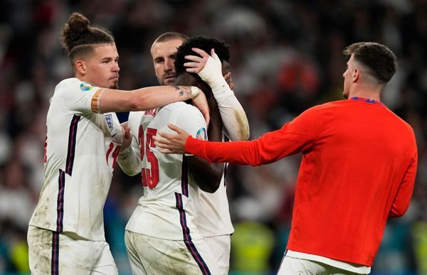 Mourinho đặt câu hỏi loạt đá luân lưu Anh ‘dâng’ cúp cho Italy